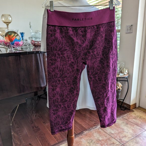 Fabletics Capri Leggings  Sz M - Picture 7 of 12